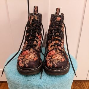 Floral print Dr. Martens